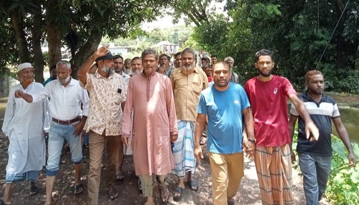 নোয়াখালীতে জলাবদ্ধতা নিরসনে অবৈধ স্থাপনা উচ্ছেদের দাবিতে বিক্ষোভ