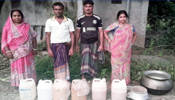 গুরুদাসপুরে মদসহ চার ব্যবসায়ী আটক গুরুদাসপুরে মদসহ চার ব্যবসায়ী আটক