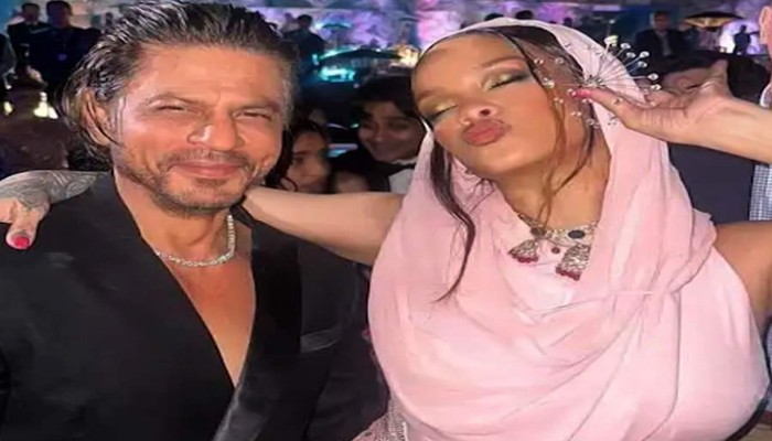 শাহরুখের সঙ্গে  প্রকাশ্য প্রতিযোগিতায় আমেরিকার তারকা রিহানা! শাহরুখের সঙ্গে  প্রকাশ্য প্রতিযোগিতায় আমেরিকার তারকা রিহানা!
