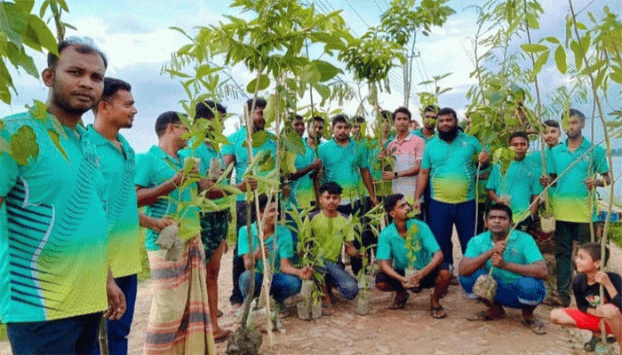 তানোরে একতা যুব সংঘের নিজস্ব অর্থায়নে বৃক্ষরোপণ কর্মসূচির উদ্বোধন তানোরে একতা যুব সংঘের নিজস্ব অর্থায়নে বৃক্ষরোপণ কর্মসূচির উদ্বোধন