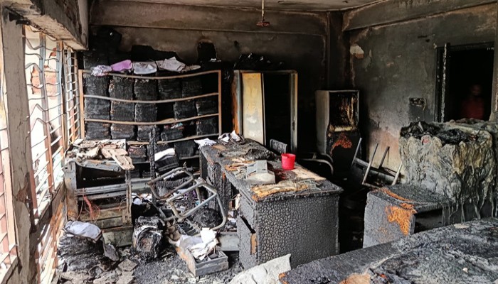 বরগুনা জেলা নির্বাচন অফিসে অগ্নিকাণ্ড, পুড়ে গেছে গুরুত্বপূর্ণ সরঞ্জাম ও নথিপত্র বরগুনা জেলা নির্বাচন অফিসে অগ্নিকাণ্ড, পুড়ে গেছে গুরুত্বপূর্ণ সরঞ্জাম ও নথিপত্র