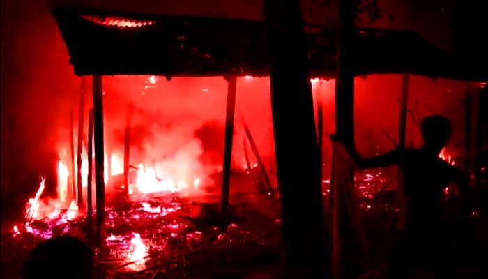 লালপুরে কয়েলের আগুনে গোয়াল ঘর পুড়ে ছাই