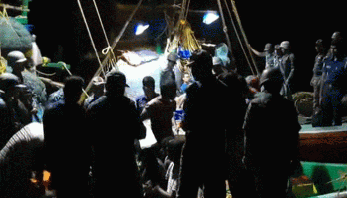 বঙ্গোপসাগরে দুই ফিশিং ট্রলারসহ ৩৪ ভারতীয় জেলে আটক