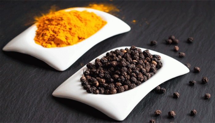 হলুদের সঙ্গে গোলমরিচ মিশিয়ে খাওয়া উপকারী! হলুদের সঙ্গে গোলমরিচ মিশিয়ে খাওয়া উপকারী!