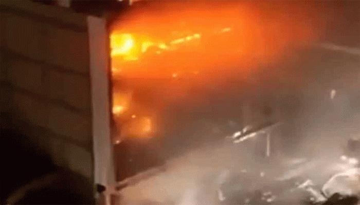 ইরাকের শপিং মলে ভয়াবহ অগ্নিকাণ্ড ! ভিতরেই দগ্ধ হয়ে ৬০ জনের মৃত্যু ইরাকের শপিং মলে ভয়াবহ অগ্নিকাণ্ড ! ভিতরেই দগ্ধ হয়ে ৬০ জনের মৃত্যু