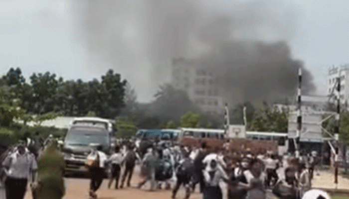 রাজধানীতে বিমানবাহিনীর প্রশিক্ষণ বিমান বিধ্বস্ত রাজধানীতে বিমানবাহিনীর প্রশিক্ষণ বিমান বিধ্বস্ত