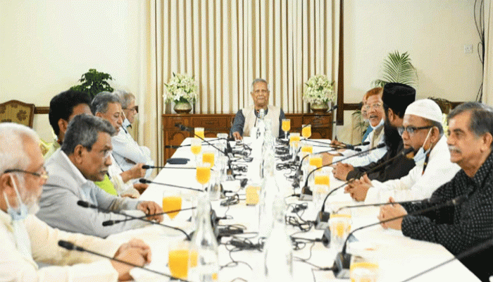 বিএনপি-জামায়াতসহ ৪ দলের নেতাদের সঙ্গে প্রধান উপদেষ্টার জরুরি বৈঠক