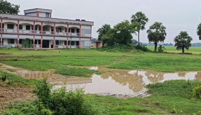 তানোরের শুকদেবপুর স্কুল নানা সমস্যায় জর্জরিত তানোরের শুকদেবপুর স্কুল নানা সমস্যায় জর্জরিত