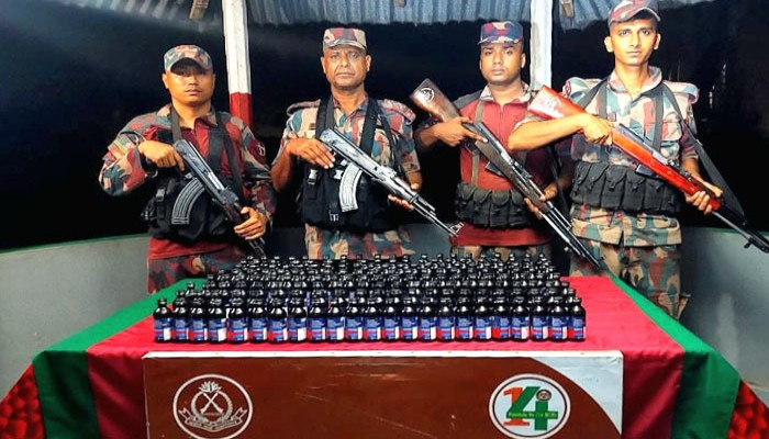 পত্নীতলা ১৪ বিজিবি সীমান্তে বিপুল পরিমান মাদকদ্রব্য আটক করেছে পত্নীতলা ১৪ বিজিবি সীমান্তে বিপুল পরিমান মাদকদ্রব্য আটক করেছে