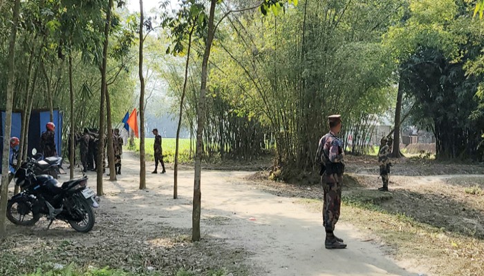 সীমান্তে প্রবেশ করে বাংলাদেশিকে বিএসএফের নির্যাতন