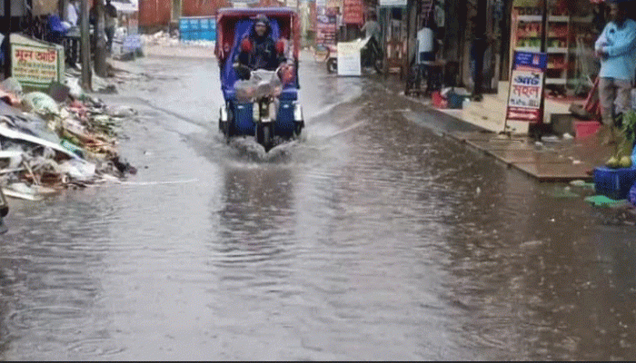 ৩ ঘন্টার বৃষ্টিতে ডুবল নোয়াখালী শহর, দুর্ভোগ চরমে