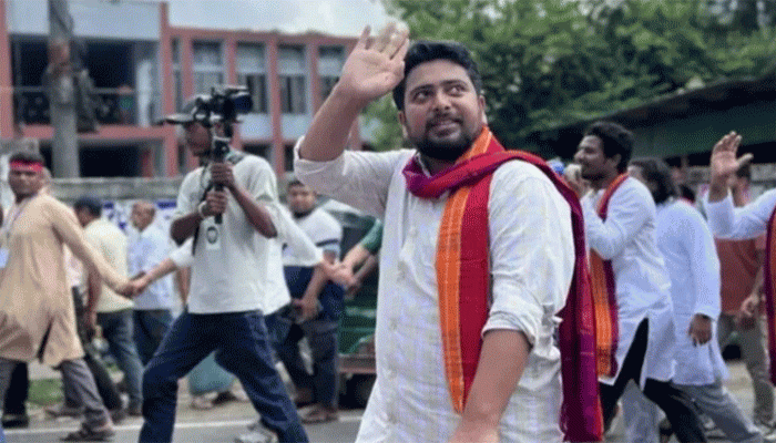 নিজেদের চাঁদাবাজি ঢাকতে তরুণদের দায় দিচ্ছে বিএনপি: নাহিদ ইসলাম নিজেদের চাঁদাবাজি ঢাকতে তরুণদের দায় দিচ্ছে বিএনপি: নাহিদ ইসলাম