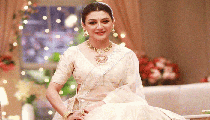 ভরপুর মিষ্টি খেয়েও ফিট থাকেন জয়া