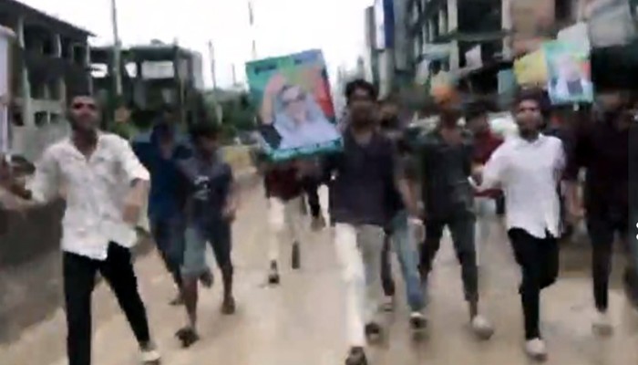 নোয়াখালীতে নিষিদ্ধ ছাত্রলীগের ঝটিকা মিছিল,আটক-৪ নোয়াখালীতে নিষিদ্ধ ছাত্রলীগের ঝটিকা মিছিল,আটক-৪