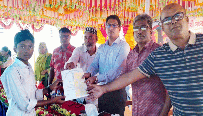 লালপুরে কৃতি শিক্ষার্থীদের সংবর্ধনা