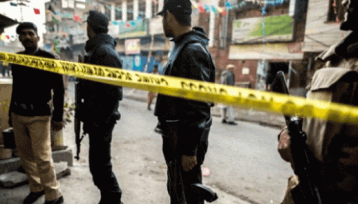 পাকিস্তানে বোমা হামলায় মেজরসহ নিহত ৩, বিস্ফোরণে নিহত ২ পাকিস্তানে বোমা হামলায় মেজরসহ নিহত ৩, বিস্ফোরণে নিহত ২