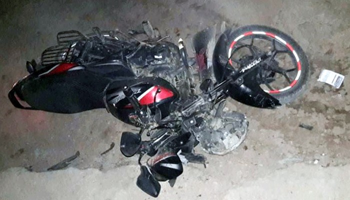 পুঠিয়ায় বাইকের ধাক্কায় প্রাণ হারালেন বৃদ্ধ ভ্যান চালক, থানায় মামলা পুঠিয়ায় বাইকের ধাক্কায় প্রাণ হারালেন বৃদ্ধ ভ্যান চালক, থানায় মামলা