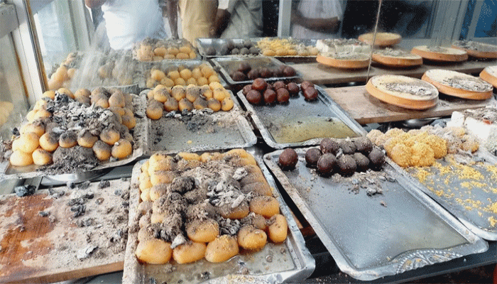 রাণীনগরে মিস্টান্ন ভান্ডারে ঢুকে ছাই দিয়ে খাবার নষ্ট করেছে দুর্বৃত্তরা