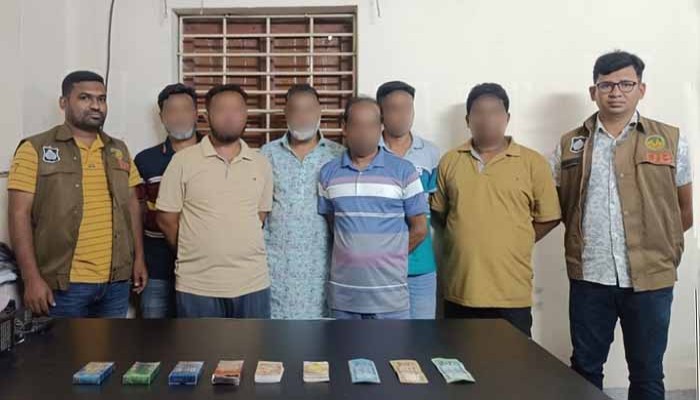 নগরীতে জুয়া খেলা অবস্থায় ৬ জুয়াড়ি গ্রেফতার নগরীতে জুয়া খেলা অবস্থায় ৬ জুয়াড়ি গ্রেফতার