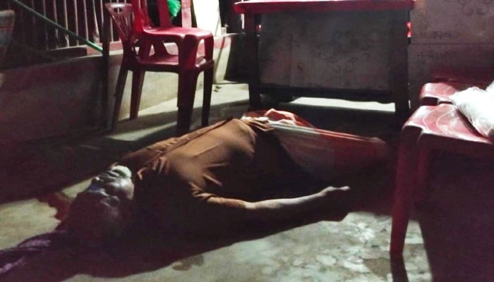 নিজের অফিসে পড়ে আছে বৃদ্ধের রক্তাক্ত মরদেহ নিজের অফিসে পড়ে আছে বৃদ্ধের রক্তাক্ত মরদেহ