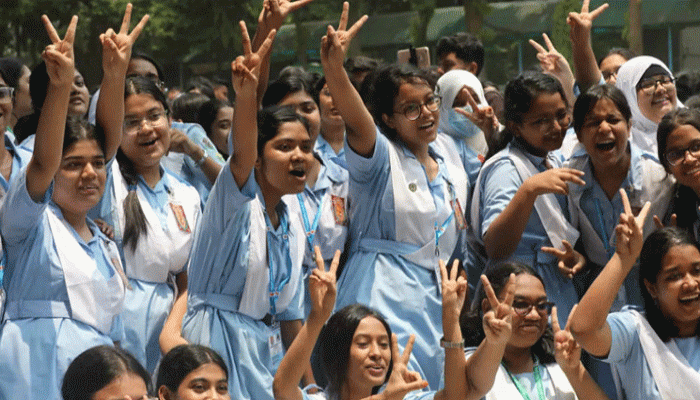 এসএসসির খাতা চ্যালেঞ্জ: ৪ হাজার শিক্ষার্থী ফেল থেকে পাস এসএসসির খাতা চ্যালেঞ্জ: ৪ হাজার শিক্ষার্থী ফেল থেকে পাস