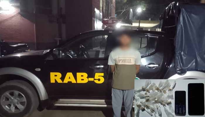 পুঠিয়ায় হেরোইনসহ মাদক ব্যবসায়ী সুমন র্যাবের হাতে আটক পুঠিয়ায় হেরোইনসহ মাদক ব্যবসায়ী সুমন র্যাবের হাতে আটক