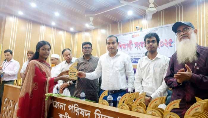 রাণীনগরে কৃতি শিক্ষার্থীদের সংবর্ধনা