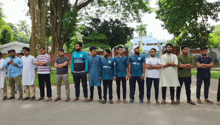 পোষ্য কোটা নিয়ে রাবি’র শিক্ষক-কর্মচারী ও শিক্ষার্থীরা মুখোমুখি পোষ্য কোটা নিয়ে রাবি’র শিক্ষক-কর্মচারী ও শিক্ষার্থীরা মুখোমুখি