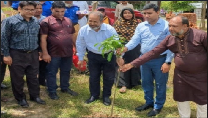 ​তানোরে বিভিন্ন দপ্তর পরিদর্শনে অতিরিক্ত বিভাগীয় কমিশনার
