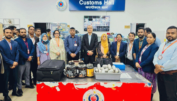 বিমানবন্দরে সাড়ে ৮ কেজি কোকেনসহ বিদেশি নাগরিক আটক