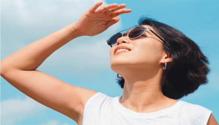 সানস্ক্রিন মাখলেই মুখে ঘাম হয়? ব্যবহারের সঠিক উপায় জেনে নিন সানস্ক্রিন মাখলেই মুখে ঘাম হয়? ব্যবহারের সঠিক উপায় জেনে নিন