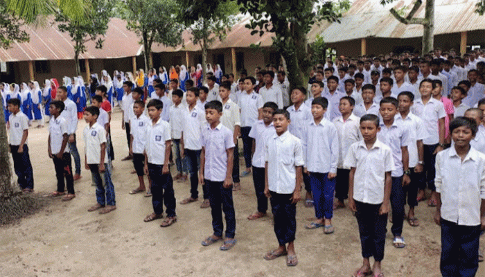 তানোরের কৃষ্ণপুর স্কুল শিক্ষা বিস্তারে ভুমিকা রাখছে
