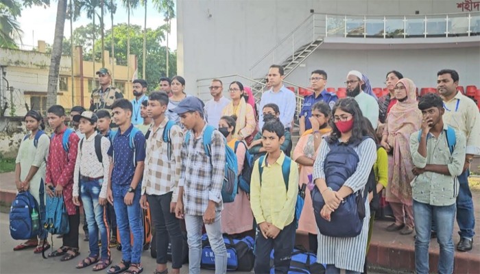 ভারতে পাচারের শিকার ১৭ বাংলাদেশিকে বেনাপোলে হস্তান্তর ভারতে পাচারের শিকার ১৭ বাংলাদেশিকে বেনাপোলে হস্তান্তর