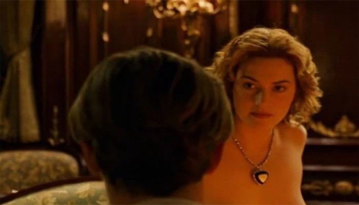 জীবনে ১ম বার নগ্ন হওয়ার অভিজ্ঞতা শেয়ার করলেন টাইটানিক নায়িকা কেট উইন্সলেট