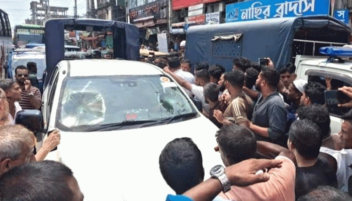 নোয়াখালীতে ভ্রাম্যমাণ আদালতের অভিযানে হামলা, ম্যাজিস্ট্রেটের গাড়ি ভাঙচুর নোয়াখালীতে ভ্রাম্যমাণ আদালতের অভিযানে হামলা, ম্যাজিস্ট্রেটের গাড়ি ভাঙচুর