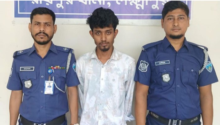 মাদক কিনতে গিয়ে ইয়াবা ব্যবসায়ীর মেয়েকে প্রেমের ফাঁদে ফেলে ধর্ষণ, সেই জয় কুড়ি গ্রেফতার মাদক কিনতে গিয়ে ইয়াবা ব্যবসায়ীর মেয়েকে প্রেমের ফাঁদে ফেলে ধর্ষণ, সেই জয় কুড়ি গ্রেফতার