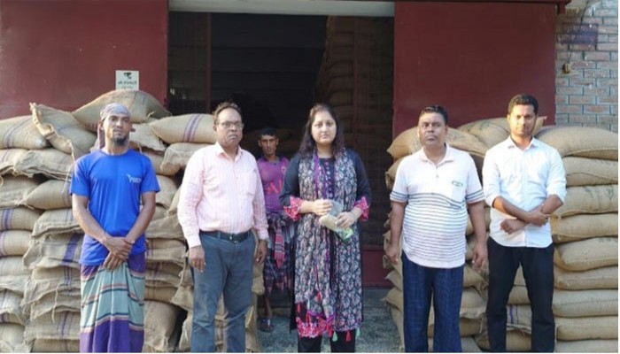 দুর্গাপুর খাদ্যগুদাম সরকারি চাল জব্দ দুর্গাপুর খাদ্যগুদাম সরকারি চাল জব্দ