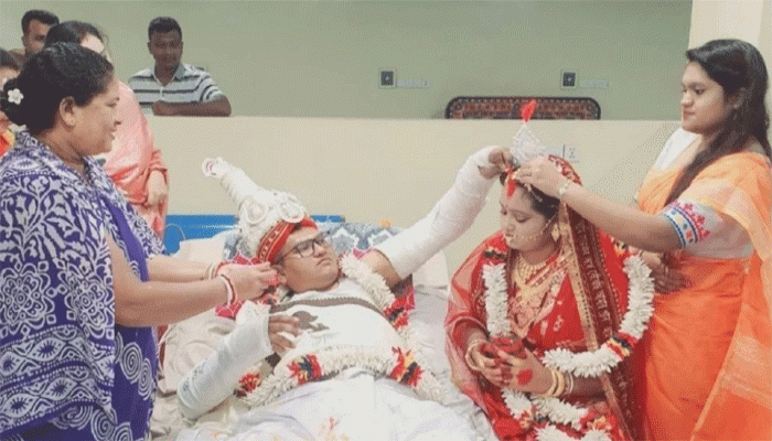 হাত-পায়ে ব্যান্ডেজ নিয়ে হাসপাতালেই বিয়ে