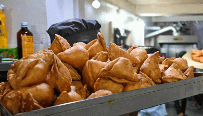 সমুচা আনতে ভুলে যাওয়ায় স্বামীকে মেরে হাসপাতালে পাঠালেন স্ত্রী!