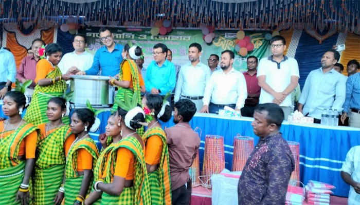 পত্নীতলায় ঐতিহ্যবাহী কারাম উৎসব পালিত পত্নীতলায় ঐতিহ্যবাহী কারাম উৎসব পালিত