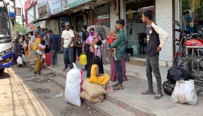 বেতন বৃদ্ধির আশ্বাসে আবার চলছে রাজশাহী-ঢাকা রুটের বাস