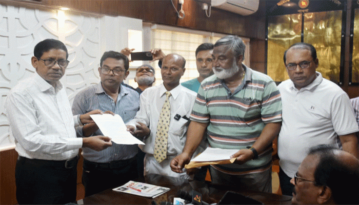 পাবনায় ইছামতি নদী পাড়ের বৈধ বসতিদের ক্ষতিপূরণ দাবিতে বিক্ষোভ ও স্মারকলিপি প্রদান পাবনায় ইছামতি নদী পাড়ের বৈধ বসতিদের ক্ষতিপূরণ দাবিতে বিক্ষোভ ও স্মারকলিপি প্রদান
