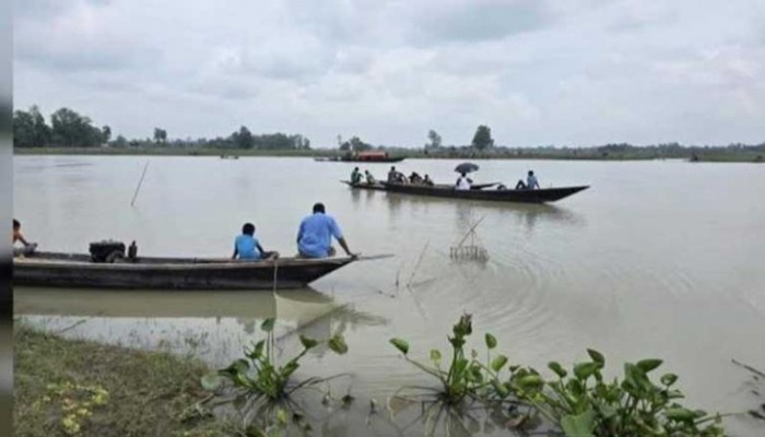 ভোলার রিজার্ভ পুকুর থেকে এক শিশুর ভাসমান উদ্ধার ভোলার রিজার্ভ পুকুর থেকে এক শিশুর ভাসমান উদ্ধার