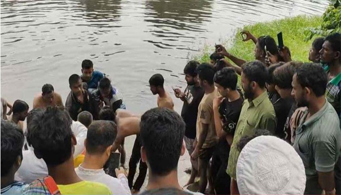 সাঁতার শিখতে গিয়ে পুকুরে ডুবে স্কুলছাত্রের মৃত্যু সাঁতার শিখতে গিয়ে পুকুরে ডুবে স্কুলছাত্রের মৃত্যু