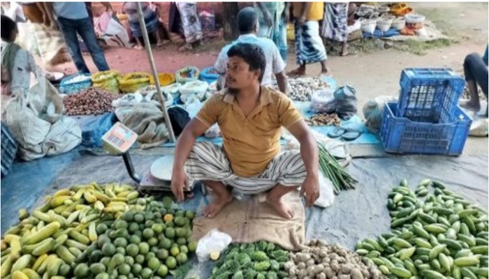গোমস্তাপুরে কাঁচা সবজির দাম অস্বাভাবিক বৃদ্ধি, ভোগান্তিতে নিম্ন আয়ের মানুষ ! গোমস্তাপুরে কাঁচা সবজির দাম অস্বাভাবিক বৃদ্ধি, ভোগান্তিতে নিম্ন আয়ের মানুষ !