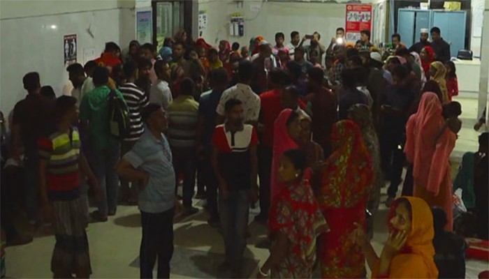 বাবা-ছেলেকে কুপিয়ে জখম করেছে দুর্বৃত্তরা বাবা-ছেলেকে কুপিয়ে জখম করেছে দুর্বৃত্তরা