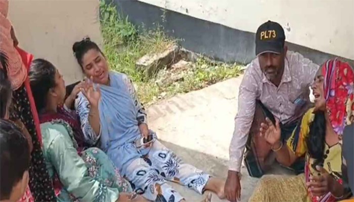 খুলনায় ব্যবসায়ীকে কুপিয়ে হত্যা খুলনায় ব্যবসায়ীকে কুপিয়ে হত্যা