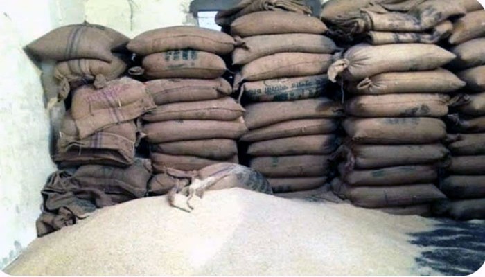 তানোরে ভিডাব্লিউবি কার্ড বিতরণে স্বজনপ্রীতি ও দুর্নীতি, বঞ্চিত হতদরিদ্ররা