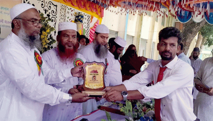 লালপুরে কৃতি শিক্ষার্থীদের সংবর্ধনা লালপুরে কৃতি শিক্ষার্থীদের সংবর্ধনা