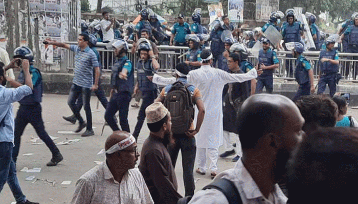 এমপিওভুক্ত শিক্ষকদের আন্দোলন ঘিরে ধাওয়া-পাল্টা ধাওয়া এমপিওভুক্ত শিক্ষকদের আন্দোলন ঘিরে ধাওয়া-পাল্টা ধাওয়া